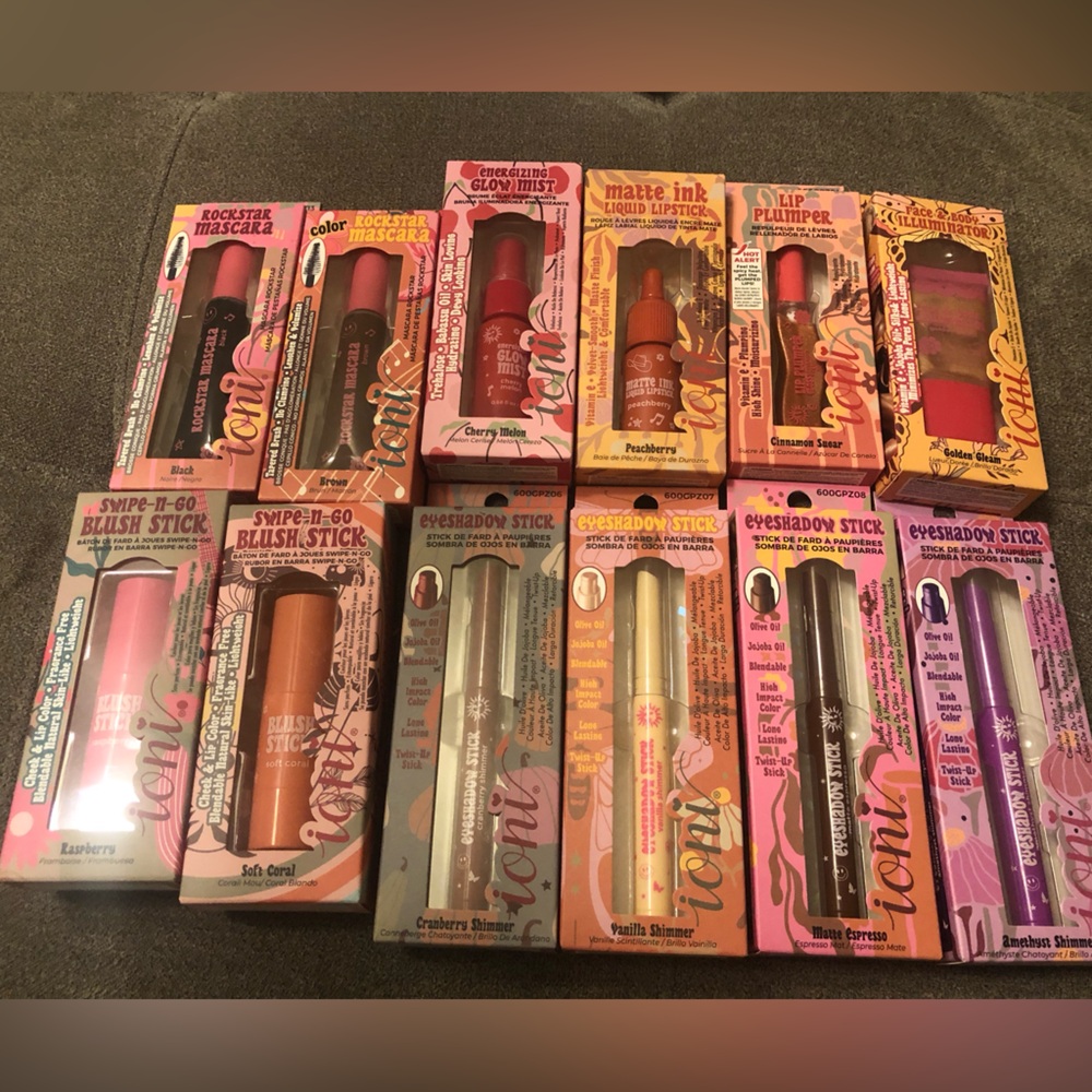 Ioni Glampalooza 12 piece makeup Set Viral HTF Almost full set NWT